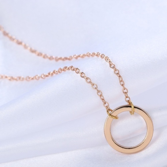 🍀 3/$25!! Simple Circle Gold Necklace - Picture 3 of 4